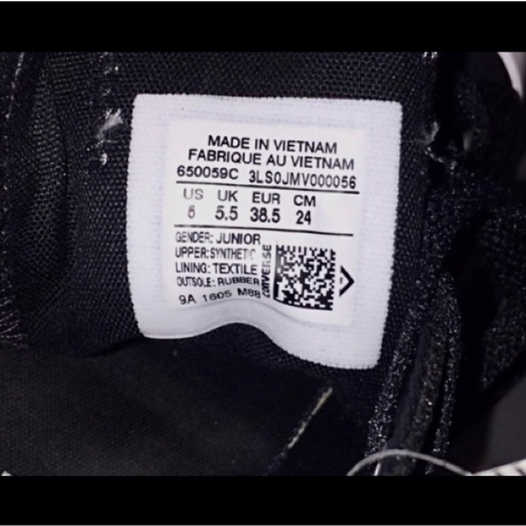 Converse Black & White Low Top Sneakers - Picture 5 of 6